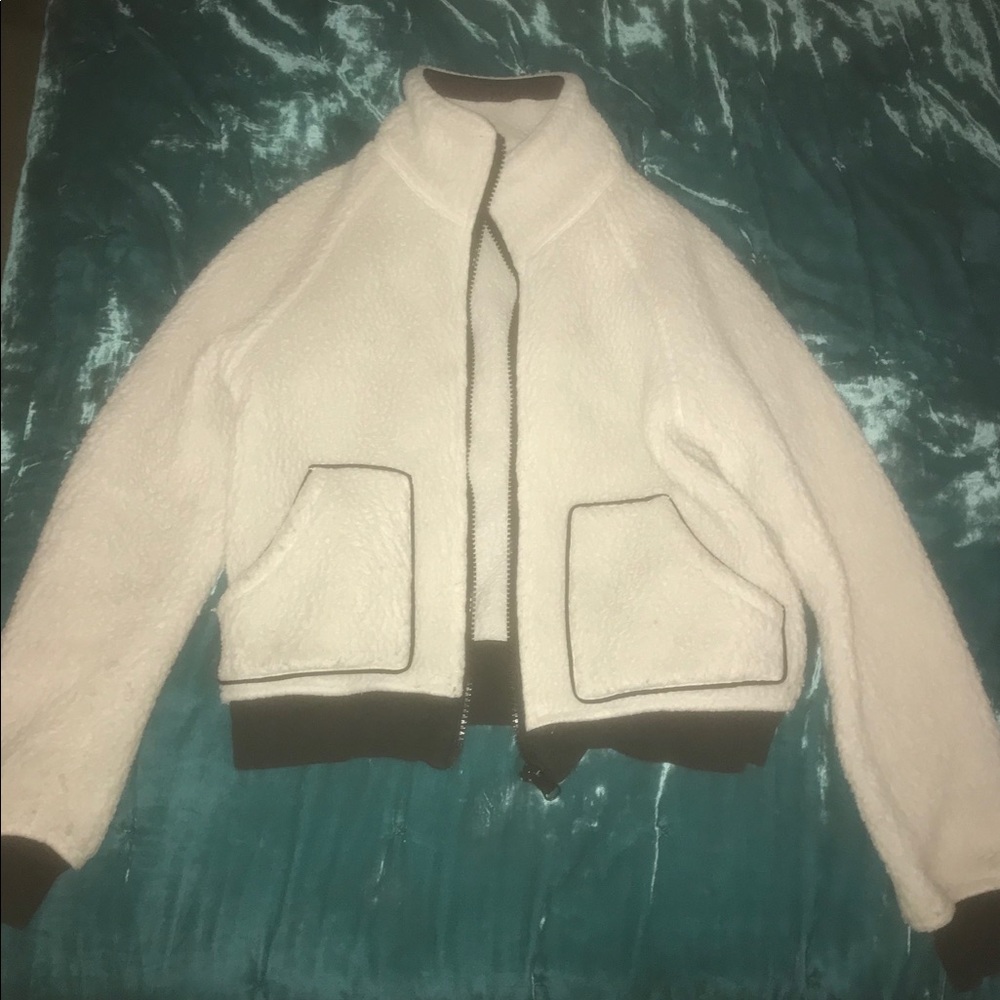 Free People running jacket ☀️